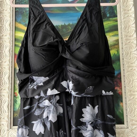 NWT Daci Asymmetrical Swim Dress Sz 22W Dark Fairy Floral Goth - Picture 4 of 10